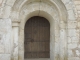 Eglise Saint Martin : porte Romane avec fers