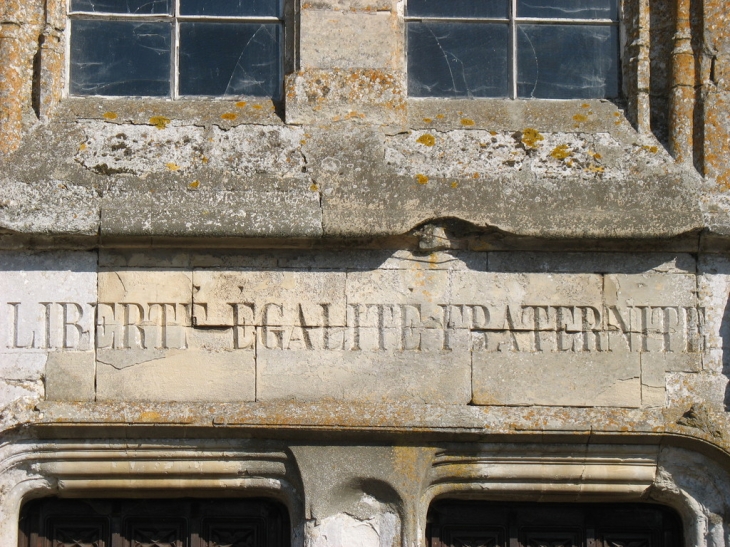 Inscription sur la Façade - Chavigny-Bailleul