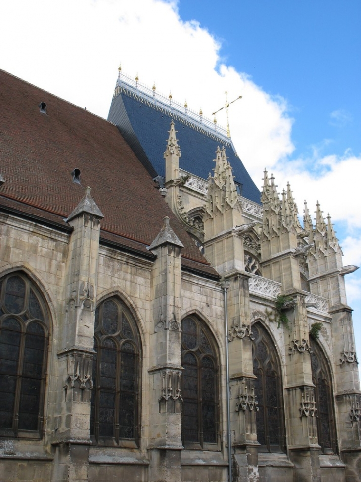 La splendeur du gothique flamboyant du Choeur - Conches-en-Ouche
