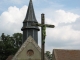 église et calvaire dans le cimetière