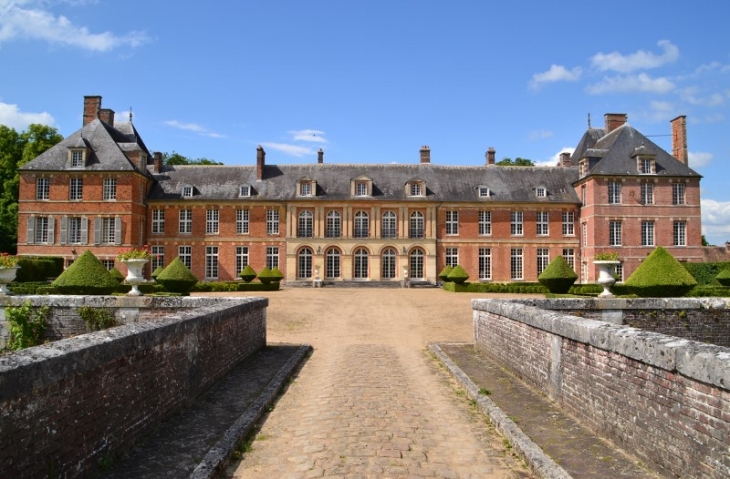 Le château d'Heudicourt. Vue d'ensemble