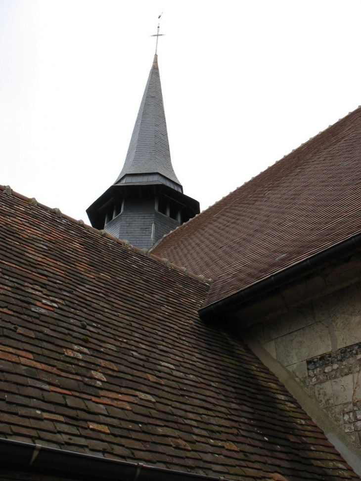 Chevet sud-est de l'église avec le Clocher - Le Fresne
