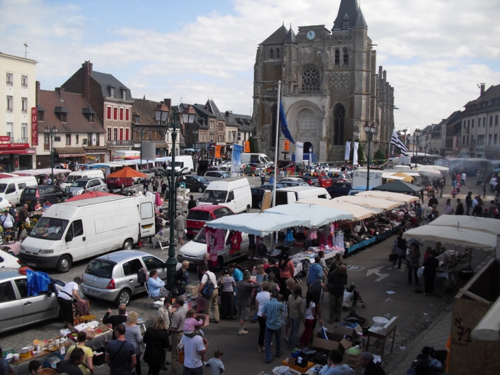 Foire a tout du 8 mai 2011 - Le Neubourg