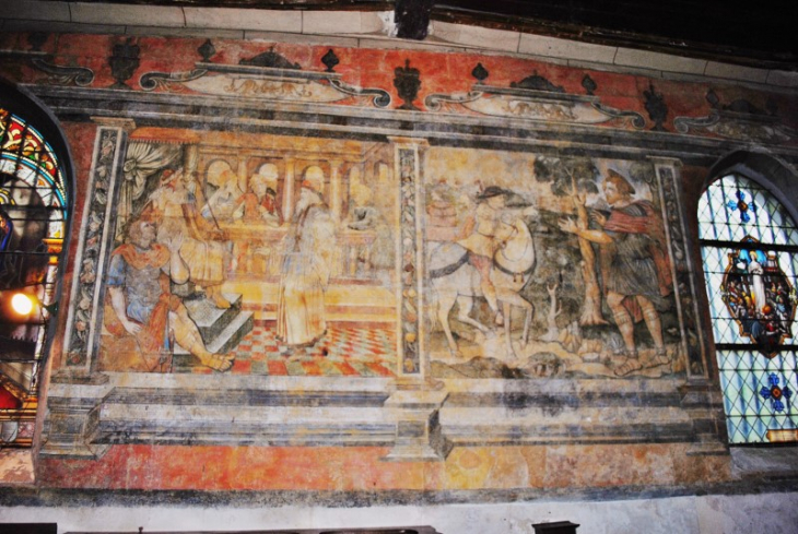Dans l'église Saint -Christophe, figurent de remarquables peintures murales de type première renaissance. - Marbeuf