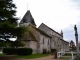 L'église Saint Hilaire dont le choeur date du XIIè, le clocher du XIIIè et la nef de 1862. L'architecte en est SIMON et le peintre verrier François DECORCHEMONT.
