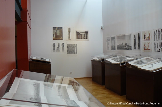 Deux a trois expositions par an sont installées dans ces salles: art contemporain, photographies, livres, oeuvres modernes et anciennes sont mises en scènes dans ces espaces. - Pont-Audemer