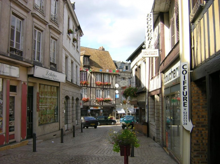 Rue et maisons à colombages - Pont-de-l'Arche
