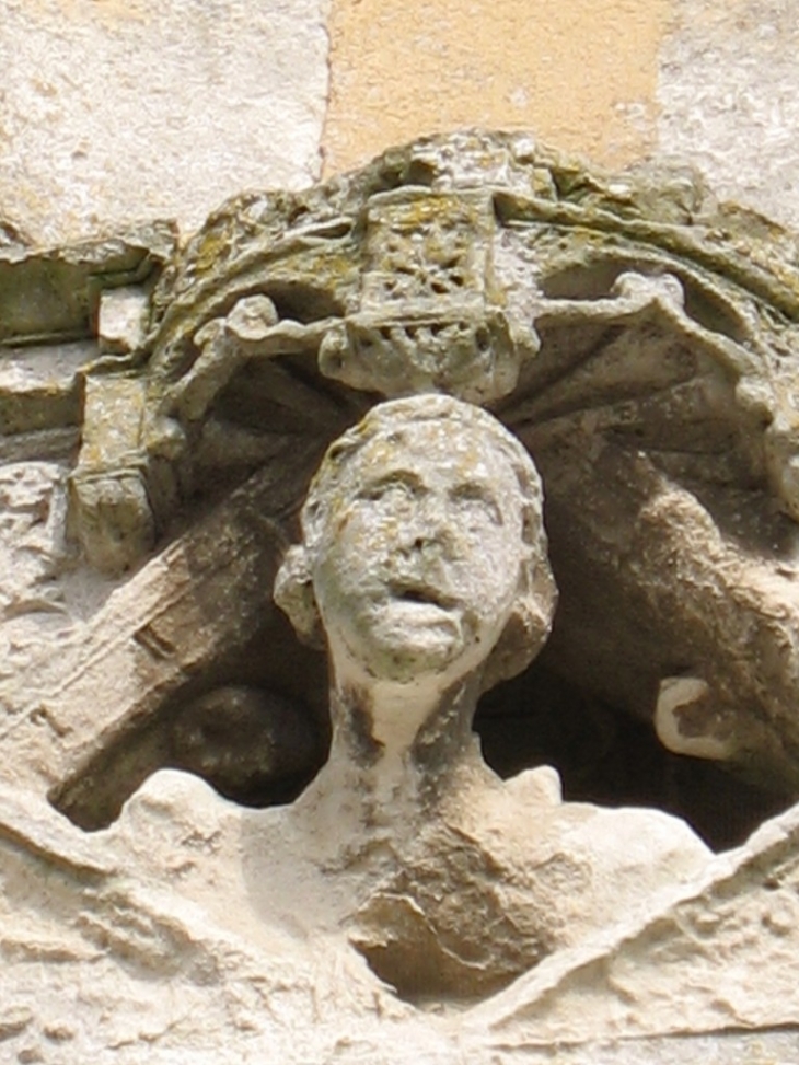 Sculpture de la façade - Saint-Aubin-d'Écrosville