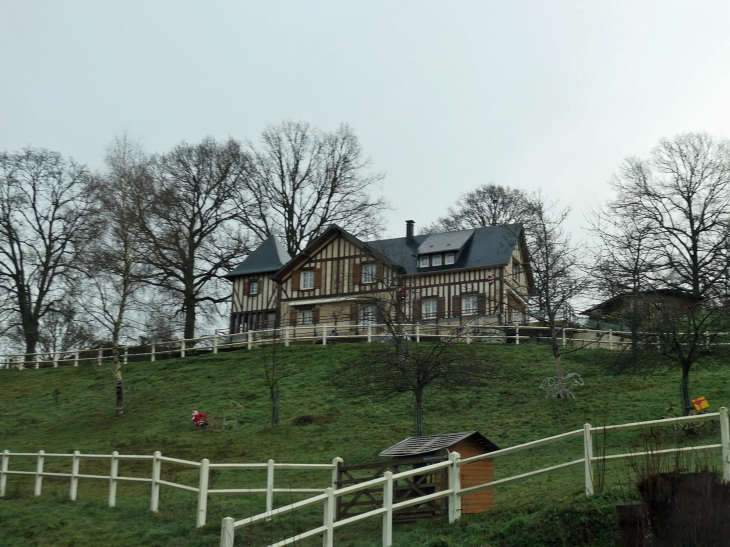 Maison sur la colline - Saint-Aubin-de-Scellon