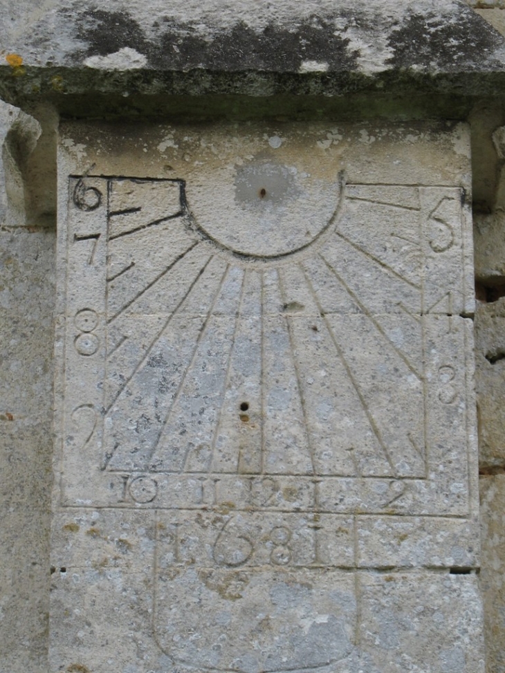 Cadran solaire daté de 1681 - Saint-Aubin-le-Guichard