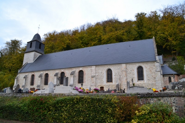 L'église Saint-Pierre. Le clocher est daté du XVIIè siècle. - Saint-Pierre-du-Val