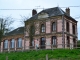 Photo précédente de Saint-Pierre-du-Val La mairie et l'école.
