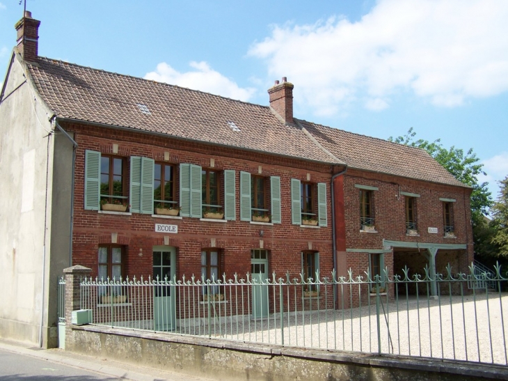 L'ancienne école et la mairie - Saint-Vincent-des-Bois