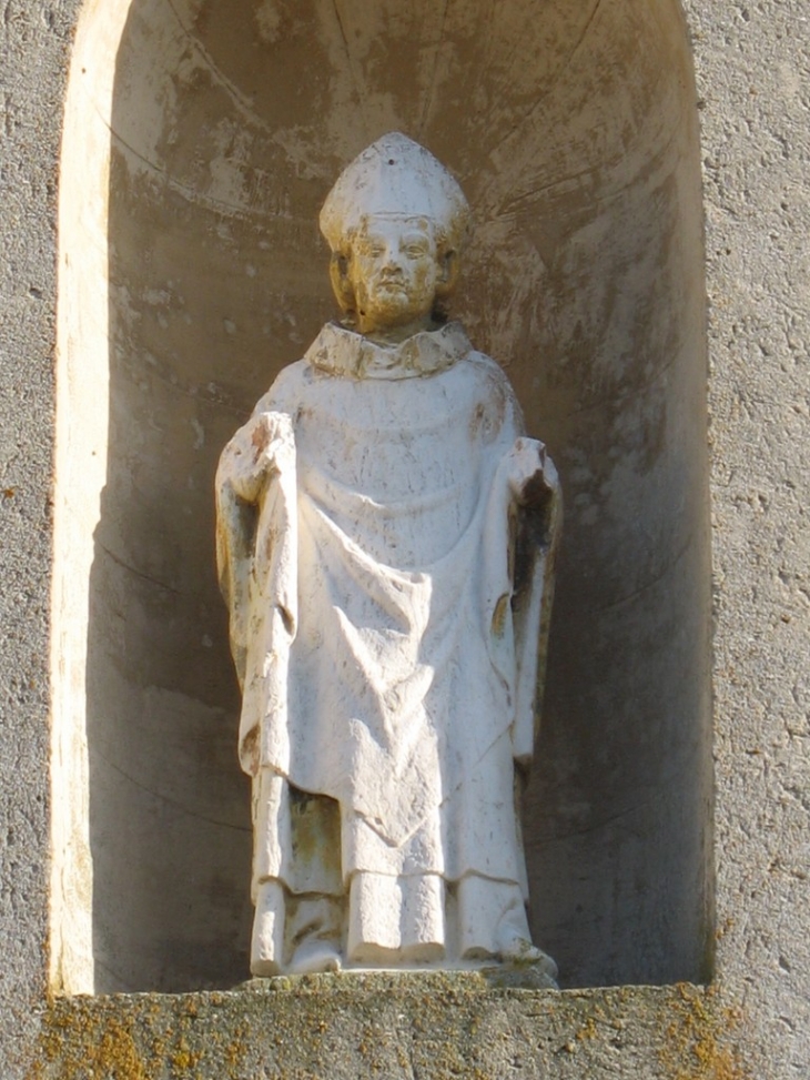 Statue de Saint-Sulpice sur la façade - Tosny