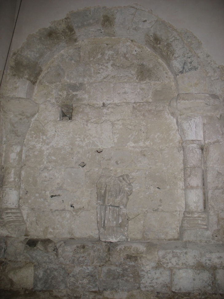 Base du clocher roman XIe - Tosny