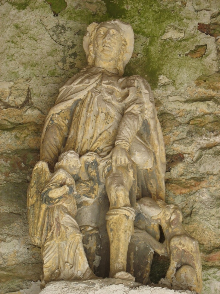 Sous le porche de l'église statue de Saint Roch (avec son chien) - Villegats