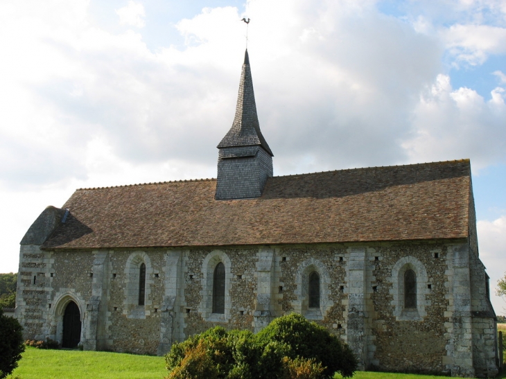 Eglise Saint-Michel (joyau dans son écrin de verdure) - Vitot
