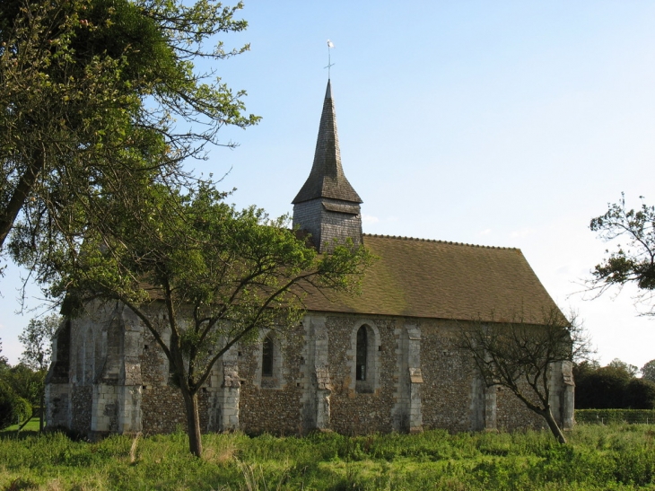 Eglise Saint-Michel de Vitotel dans son océan de verdure