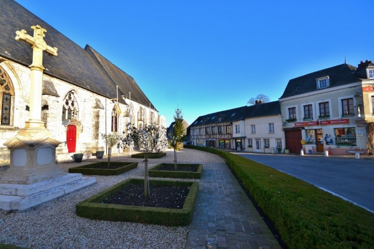 Le centre du village Place Paul Levieux. - Allouville-Bellefosse