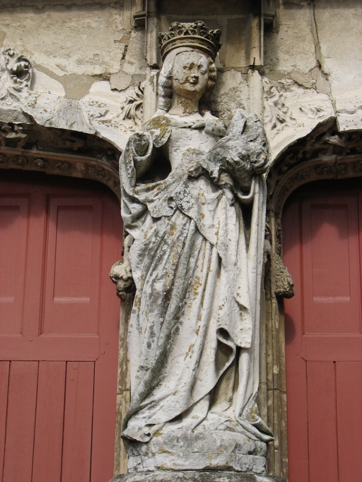 Statue de Notre-Dame sur la façade - Anneville-Ambourville