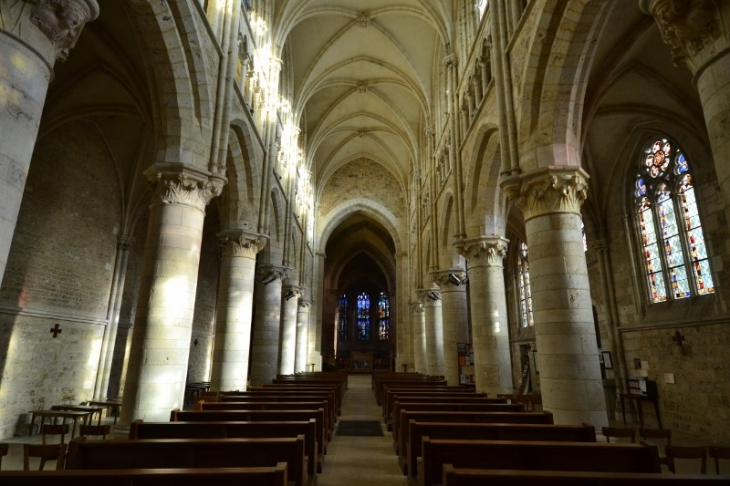 La collégiale Notre Dame. - Auffay