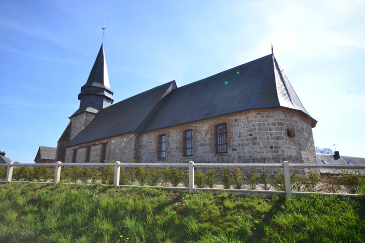 L'église Saint André était primitivement romane (XIIè siècle). L'église était autrefois sous le patronnage de l'archevêque de Rouen. Elle n'est pas inscrite au titre des monuments historiques.  - Beautot