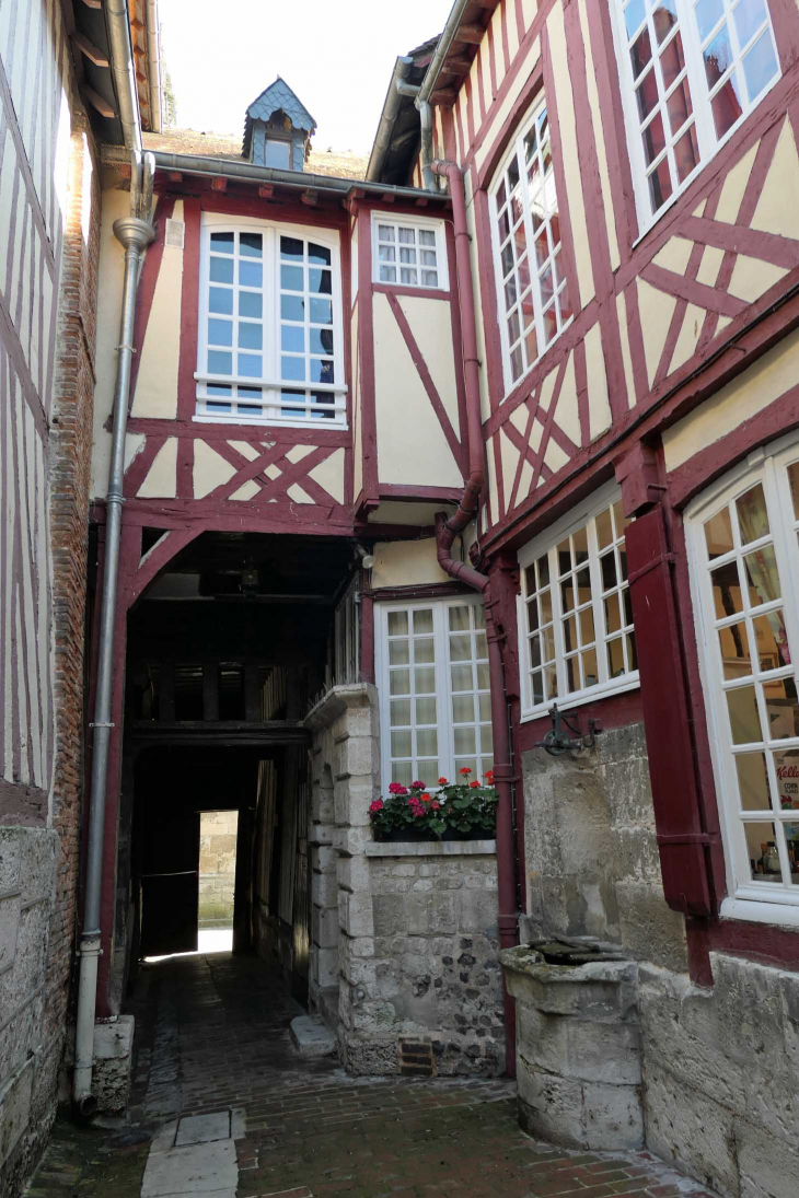 Grande Rue l: maison médiévale - Caudebec-en-Caux