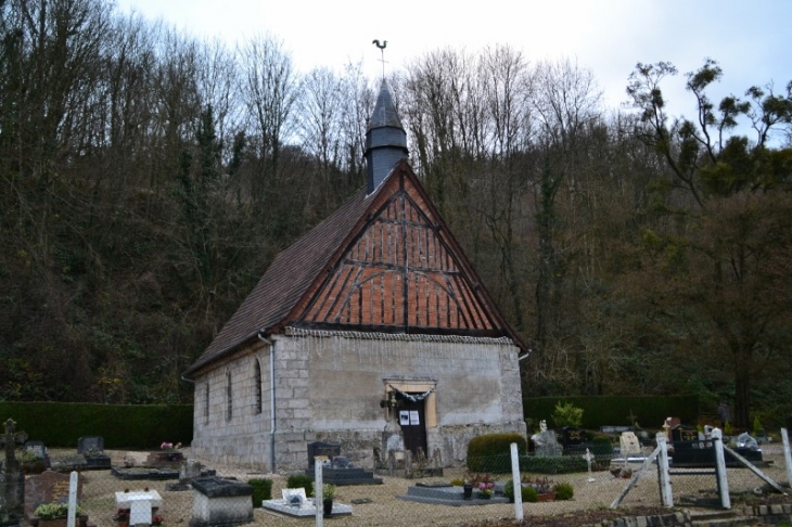 Hameau du Tôt. La chapelle Notre Dame des Bois est une ancienne église paroissiale du XVIème siècle. - Clères