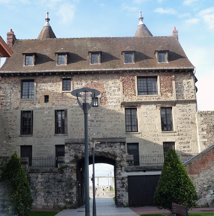 Sortie du château vers la mer - Dieppe