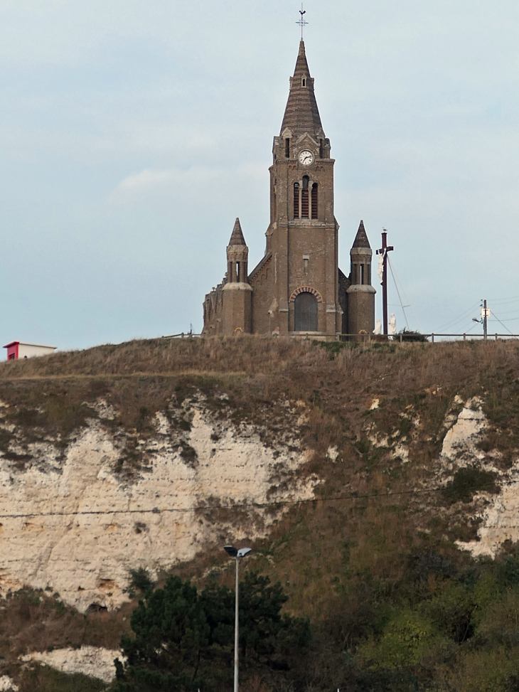 La chapelle Notre Dame de Bon Secours au bord de la falaise - Dieppe