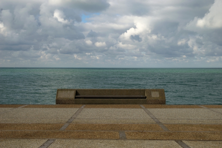 Waiting for - Étretat