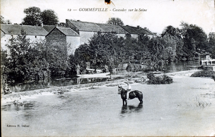 Cascades sur la Seine, vers 1914 (carte postale ancienne). - Gommerville