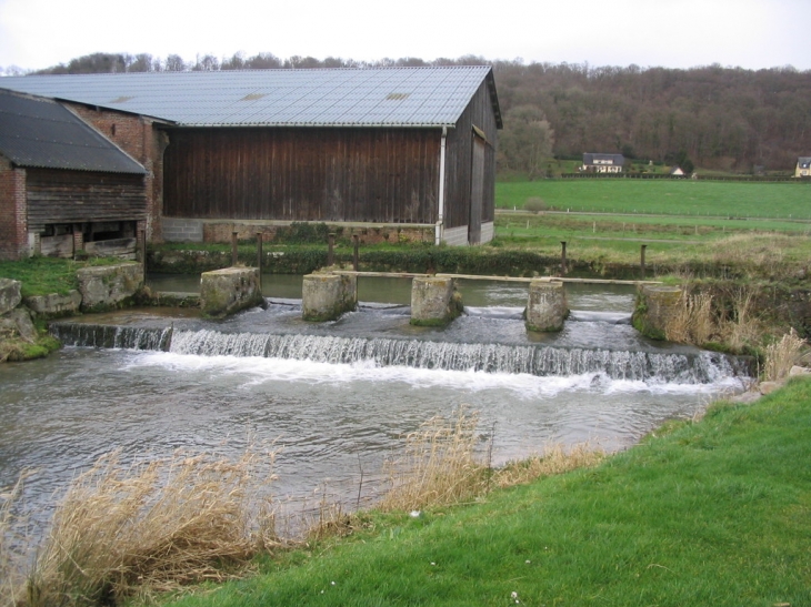 Chutes d'eau sur la Durdent (Rue de la Filature) - Le Hanouard
