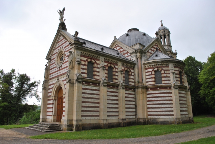 L'ancienne chapelle funéraire construite en 1868 devenue église paroissiale - Le Héron
