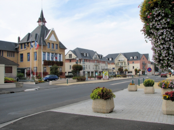 La mairie et sa place - Le Mesnil-Esnard