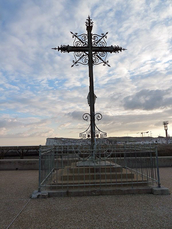 La croix sur le quai - Le Tréport