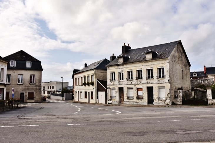 Le Village - Manneville-la-Goupil