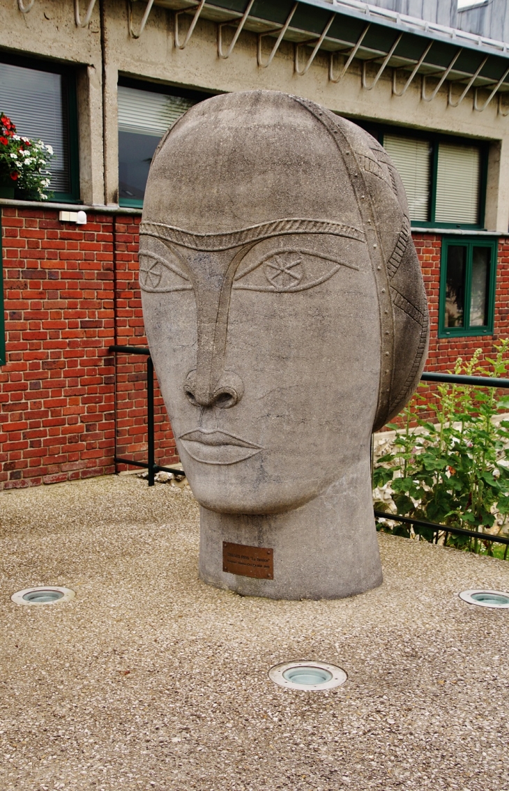 Sculpture - Neufchâtel-en-Bray