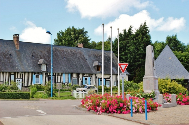 Le Village - Néville