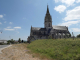 l'église à l'entrée du village