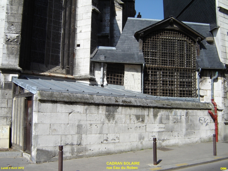 Cadran solaire Rue Eau du Robec, derrière l'église Saint Vivien - Rouen
