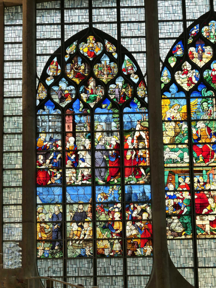 L'église Sainte Jeanne d'Arc : le vitrail de Saint Pierre - Rouen