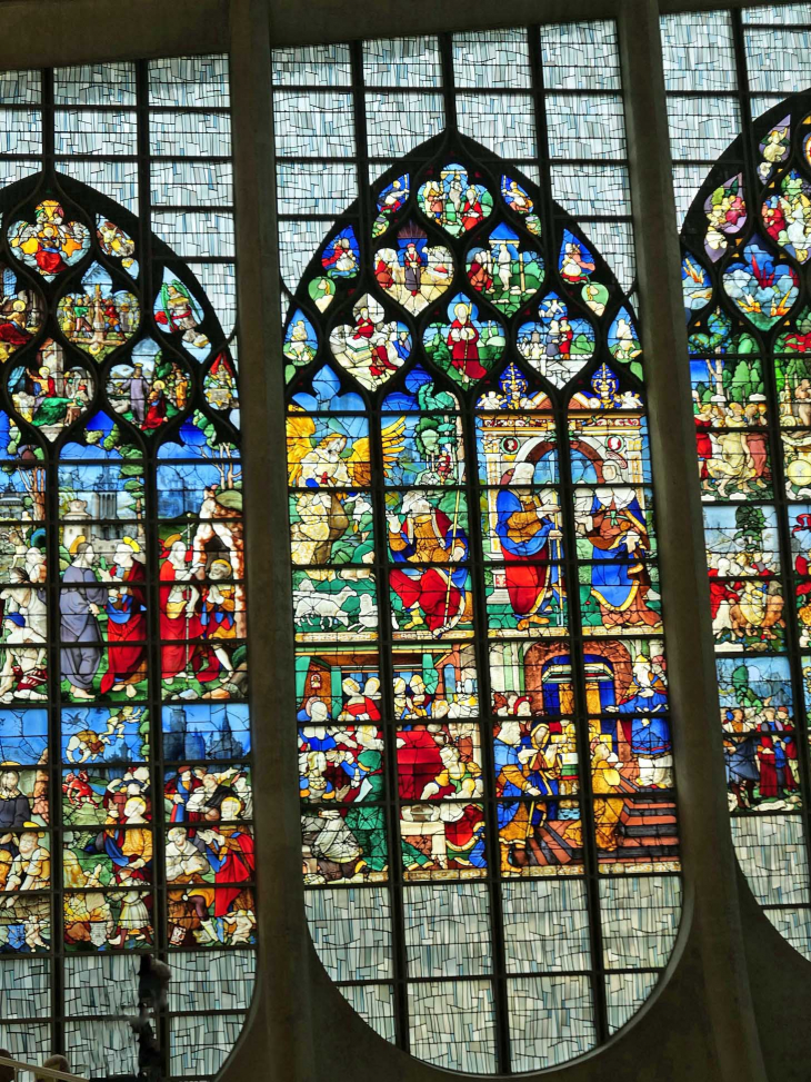 L'église Sainte Jeanne d'Arc : le vitrail des Chars - Rouen