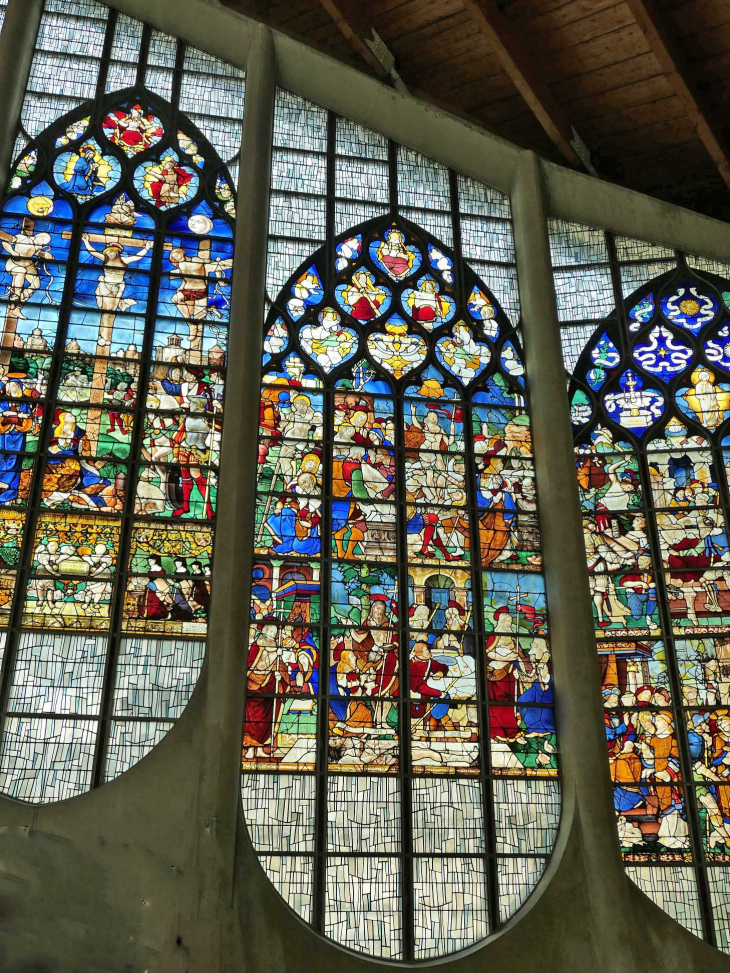 L'église Sainte Jeanne d'Arc : le vitrail de la résurrection - Rouen