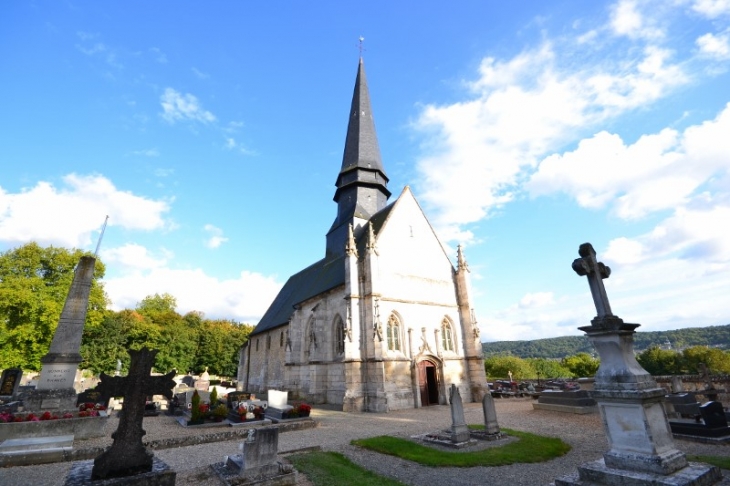 L'église a été classée aux monuments historiques par arrêté du 2 avril 1928. Le choeur est du XI et XIIe s, la nef du XVe s et le grand retable du XVIe s. - Sahurs