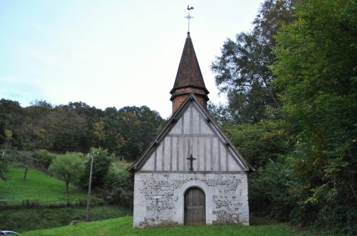 La chapelle Saint Gilles.Datant du 16ème siècle, elle était située sur la paroisse Notre Dame de Varengeville.Les soubassements seraient  des 16 et 17ème siècles. - Saint-Pierre-de-Varengeville