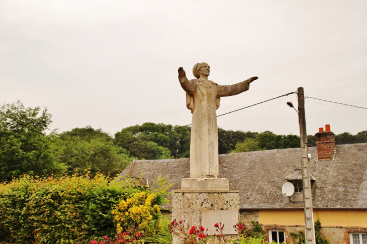 Statue - Saint-Pierre-le-Viger