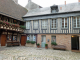 Photo suivante de Saint-Valery-en-Caux la maison Henri IV : la cour