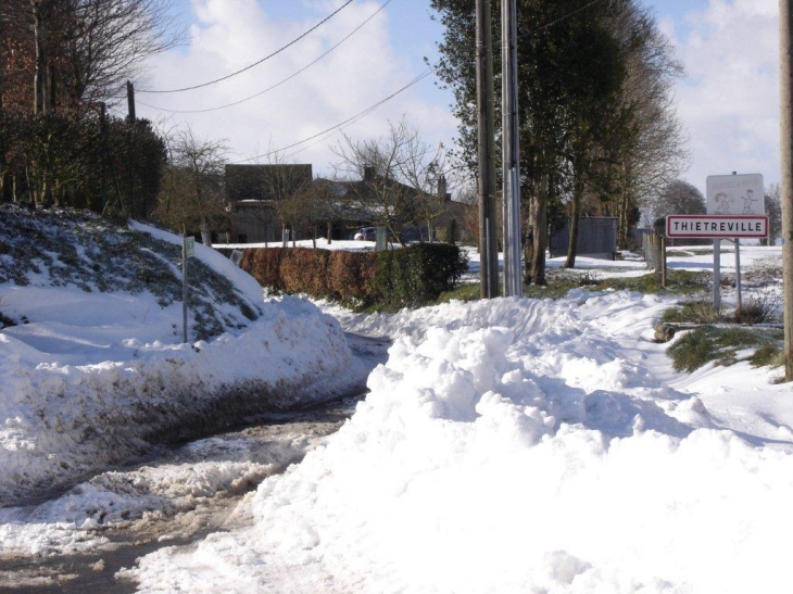 Neige Mars 2013 - Entrée du village bloqué par le neige . - Thiétreville