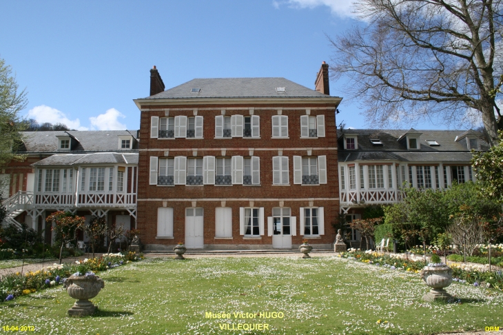 Musée Victor HUGO vu coté Sene - Villequier